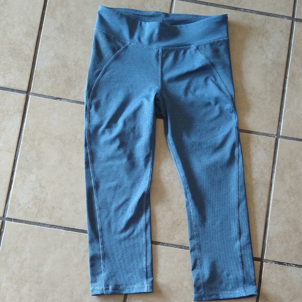 NWOT Live Love Dream Women's Blue Capris Leggings